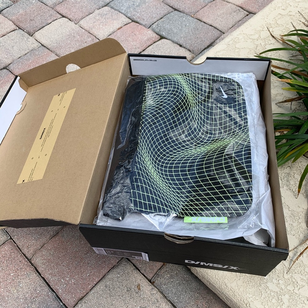 Nike Air max 720 waves • BRAND NEW • NEVER WORN • - Picture 3 of 16